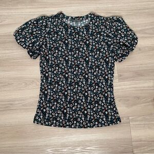 Suzy Shier Floral Puff Sleeve Fitted Blouse